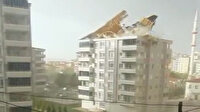 Gaziantep'te fırtınanın uçurduğu çatı çocukların oynadığı alana düştü: O anlar kamerada